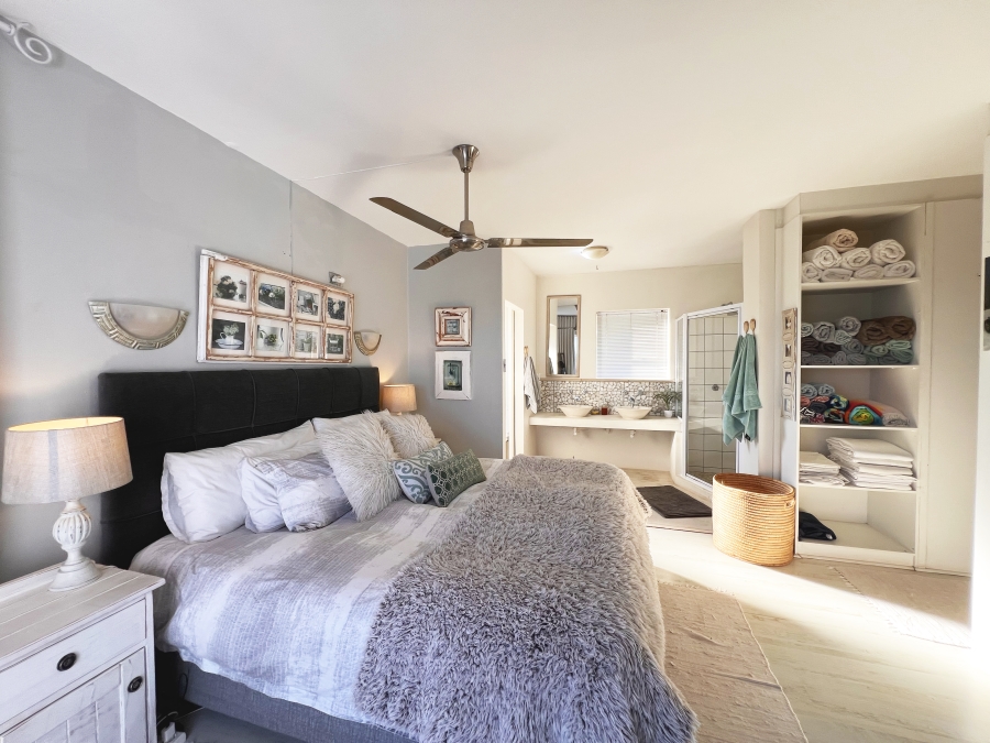 4 Bedroom Property for Sale in Calypso Beach Western Cape